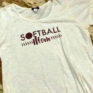 ❤️5/$25❤️ Softball mom t-shirt